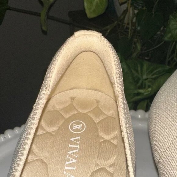 Vivaia Two Tone Pointy Kitten Heels Size 40/9 NWOT - Picture 5 of 10